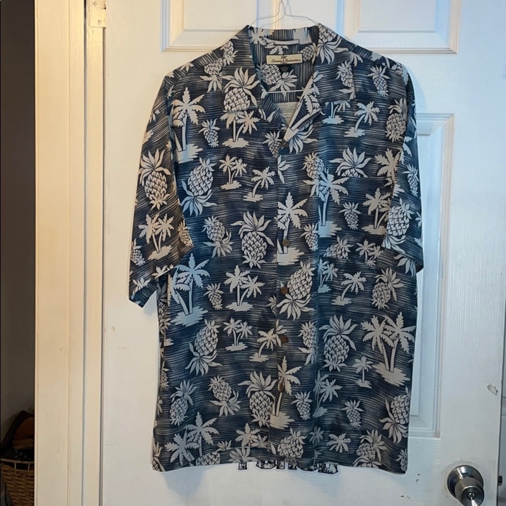 Tommy Bahama 100% silk large men’s shirt